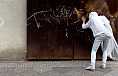 Mimosa Pale - Performance with chalk head